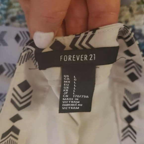 Skirts - Picture 2 of 4